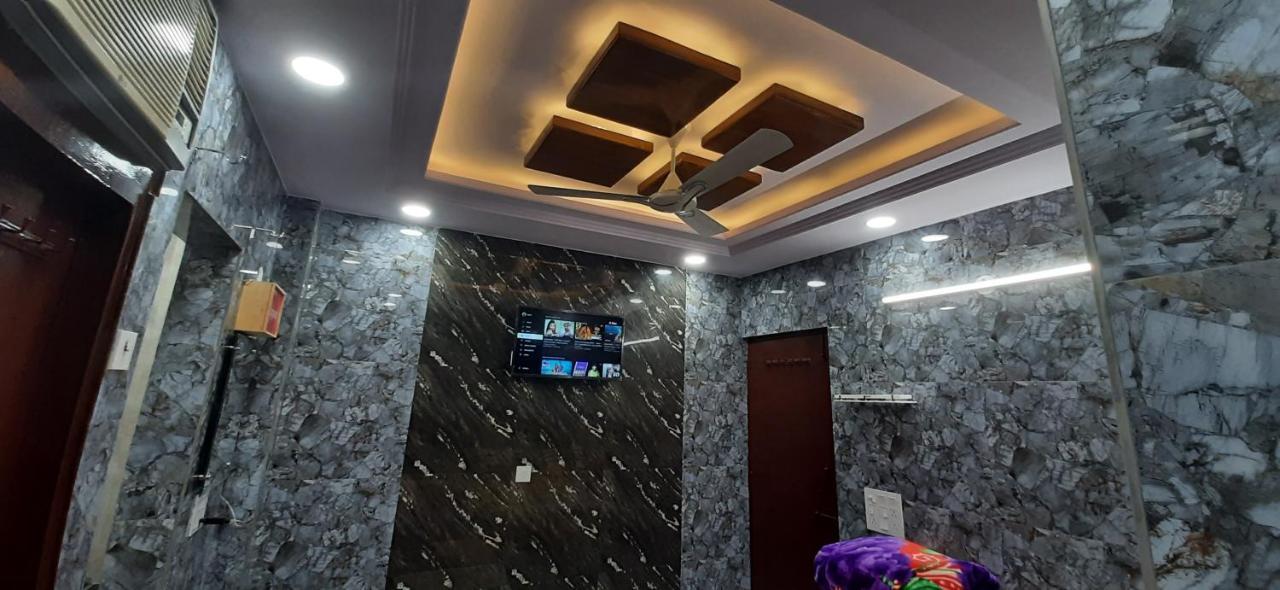 Aggarwal Luxury Room With Private Kitchen Washroom And Balcony Along With Fridge, Ac, Android Tv, Wifi In Main Lajpat Nagar Nové Dillí Exteriér fotografie